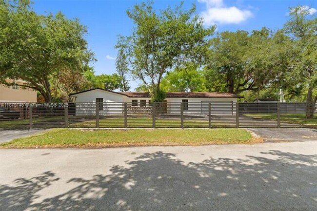 Building Photo - 15202 SW 80th Ave