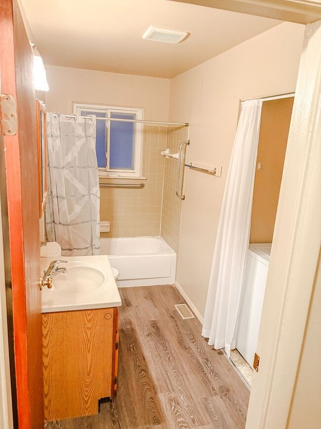 Building Photo - 220-224 O'Doherty Rd.