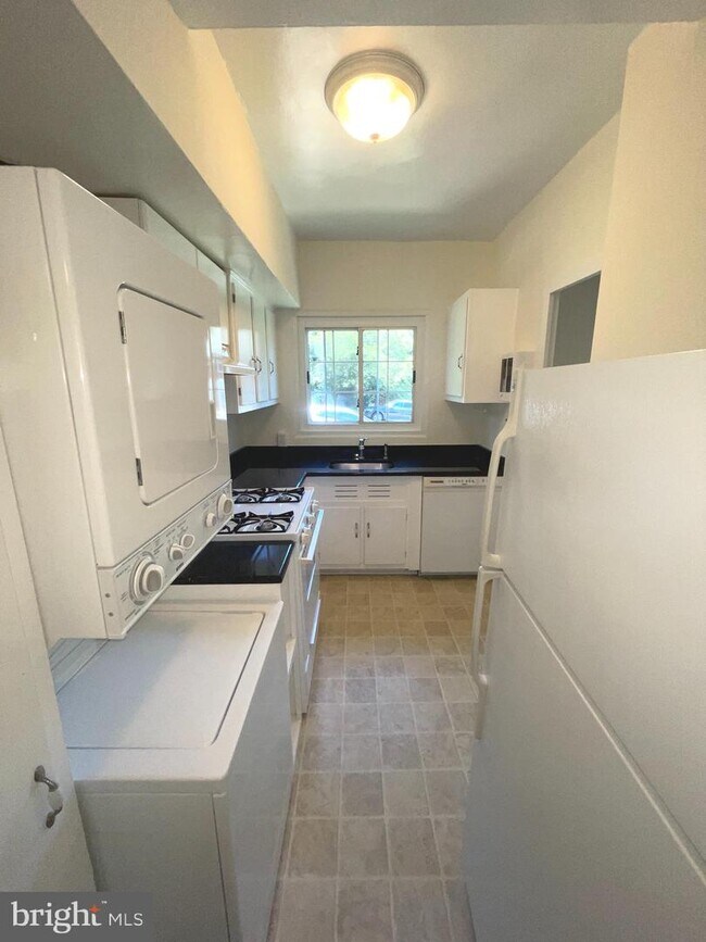 Building Photo - 3569 Martha Custis Dr