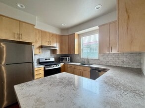 Building Photo - 2460 Newburg Ct