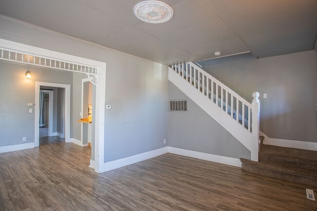 Building Photo - 517 S Hartford Ave