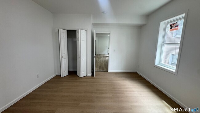 Building Photo - 16 Arch St