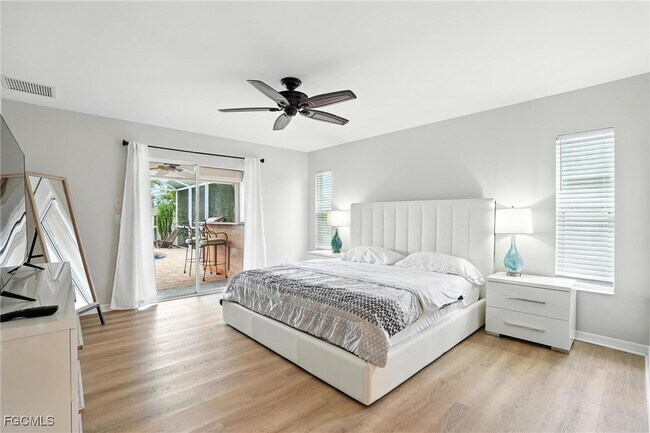 Building Photo - 3023 SW 23rd Ave