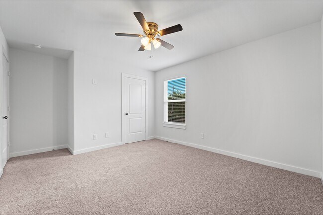 Building Photo - 913 Turner Dr