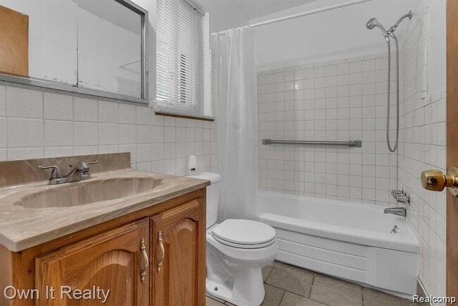 Building Photo - 20195 River Oaks Dr