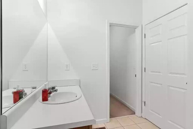 Building Photo - Affordable $190/Week Furnished Room in Westside Intown Atlanta – Utilities Included - High Speed ...