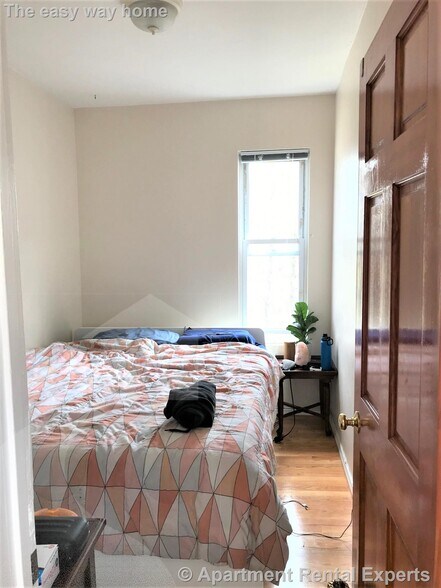 Building Photo - 277 Putnam Ave