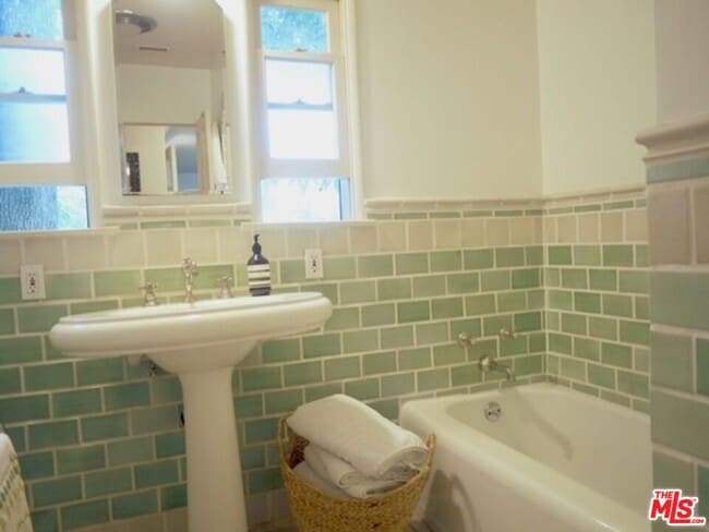 Building Photo - 11720 Laurelcrest Dr