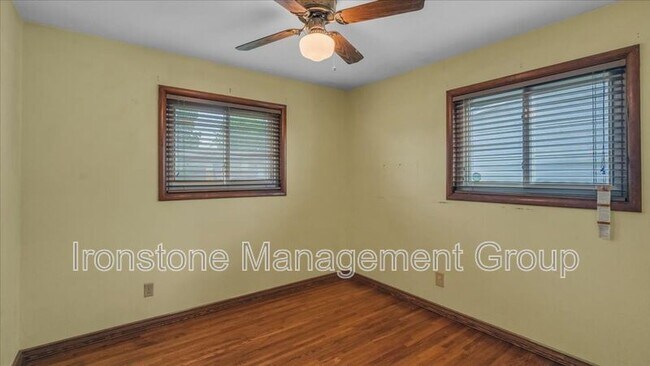 Building Photo - 4956 S Maybelle Ave