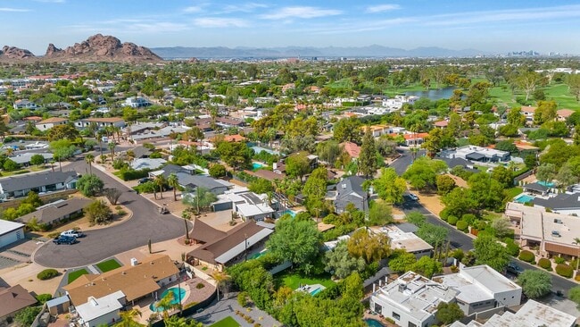 Building Photo - 3335 N Rose Cir Dr