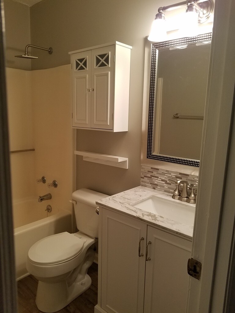 Hall bath - 31 Sally Ann Pl