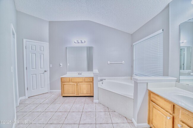 Building Photo - 4716 E Catbrier Ct