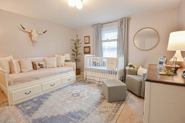 Building Photo - Pet Friendly Three Bedroom with Bonus!