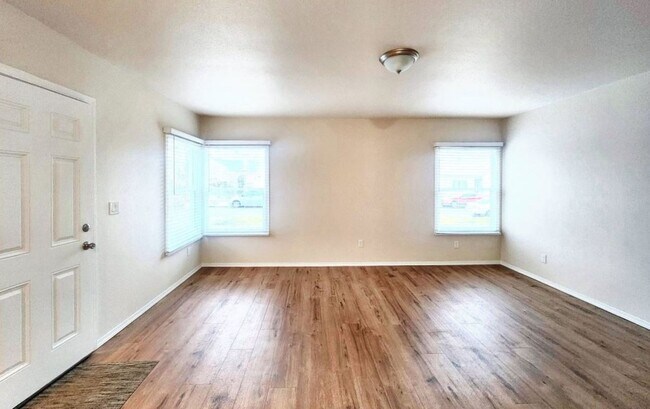 Building Photo - SEPTEMBER RENT FREE!
