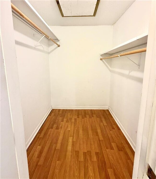 Building Photo - 3595 Woodbriar Cir