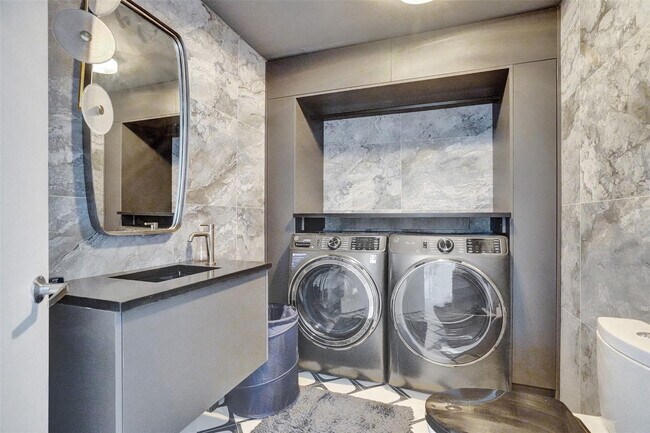 Building Photo - 1900 N Bayshore Dr