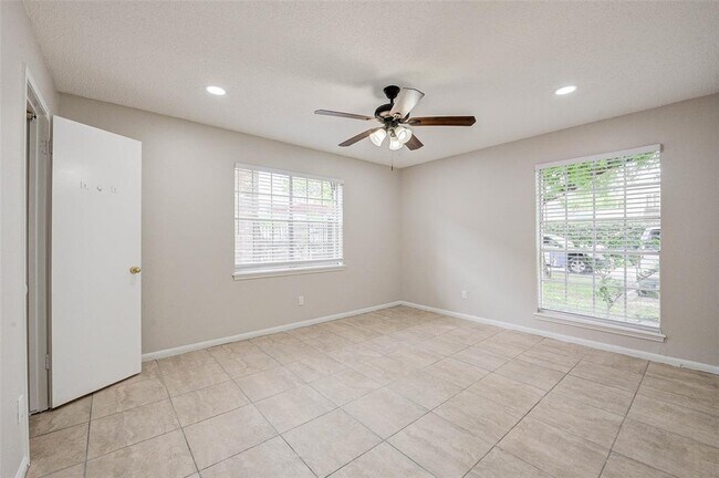 Building Photo - 7900 Westheimer Rd