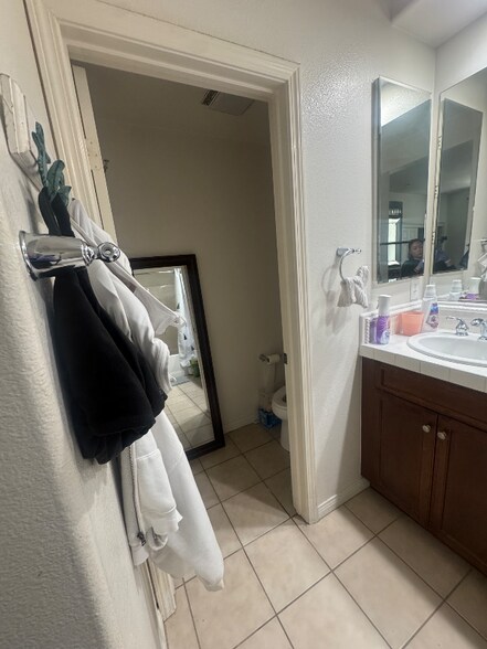 Building Photo - 632 Silk Tree