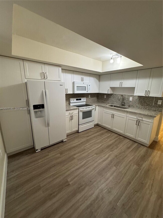 Building Photo - 9319 SW 123rd Ave Ct