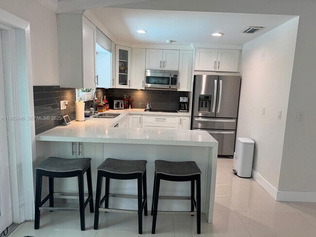 Building Photo - 9412 SW 127th Ave