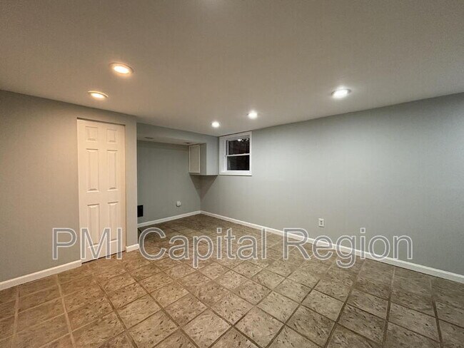 Building Photo - 8901 Seneca Ln