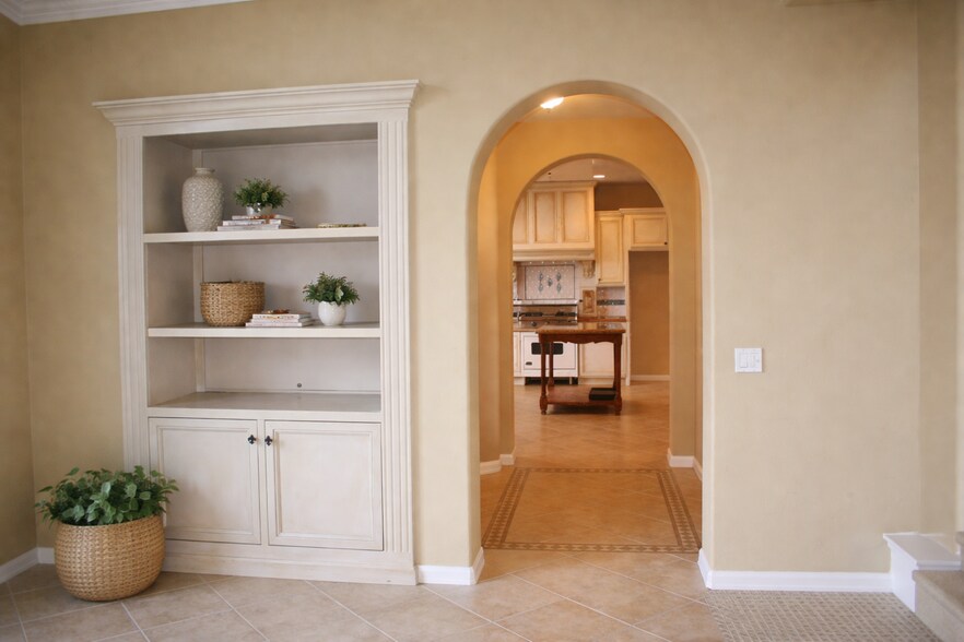 Building Photo - 27014 Carmelita Dr