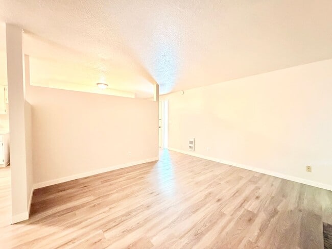 Building Photo - 6951-6957 Montauk Circle