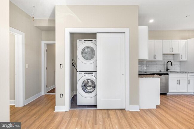 Building Photo - 6712 Ridge Ave