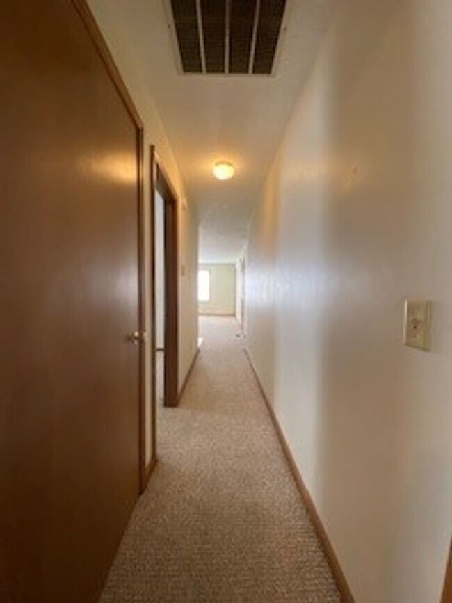 Building Photo - 212 Stonewall Ct