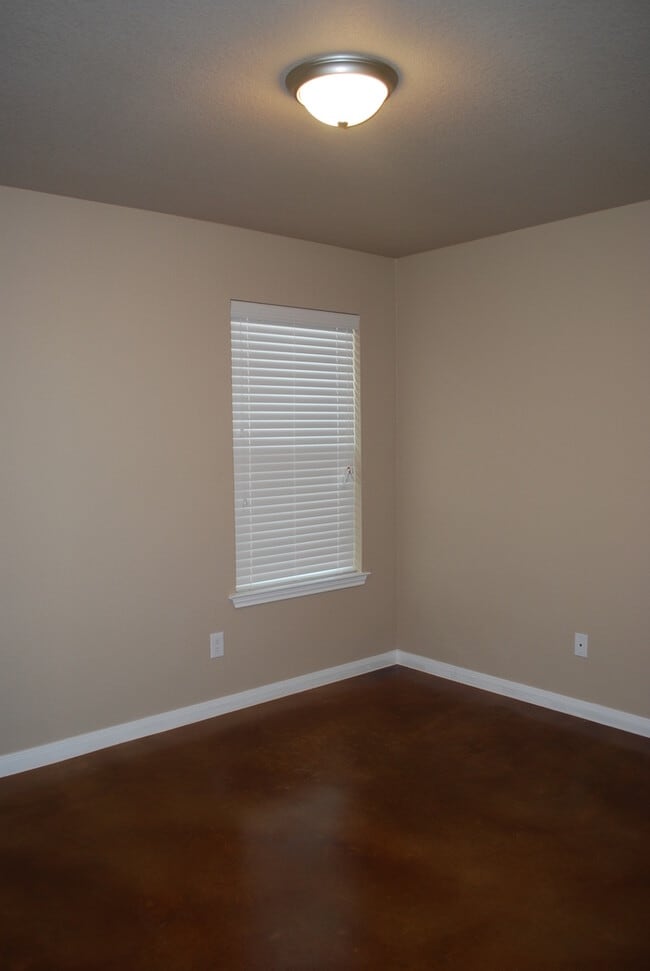 Building Photo - 1510 Dakota Ter