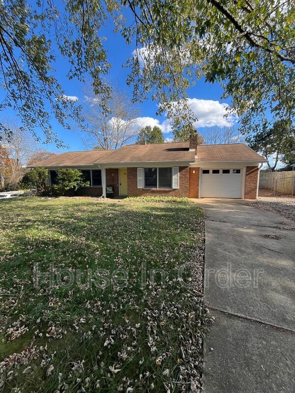 Primary Photo - 217 Scottlynn Dr