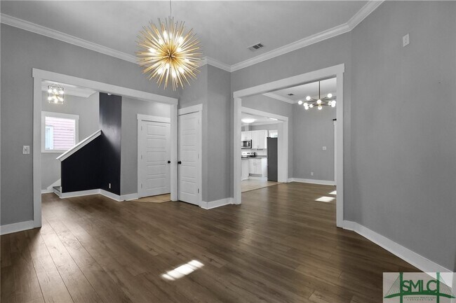 Building Photo - 608 W 37th St
