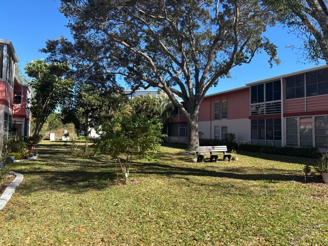 Building Photo - 24 Golfs Edge