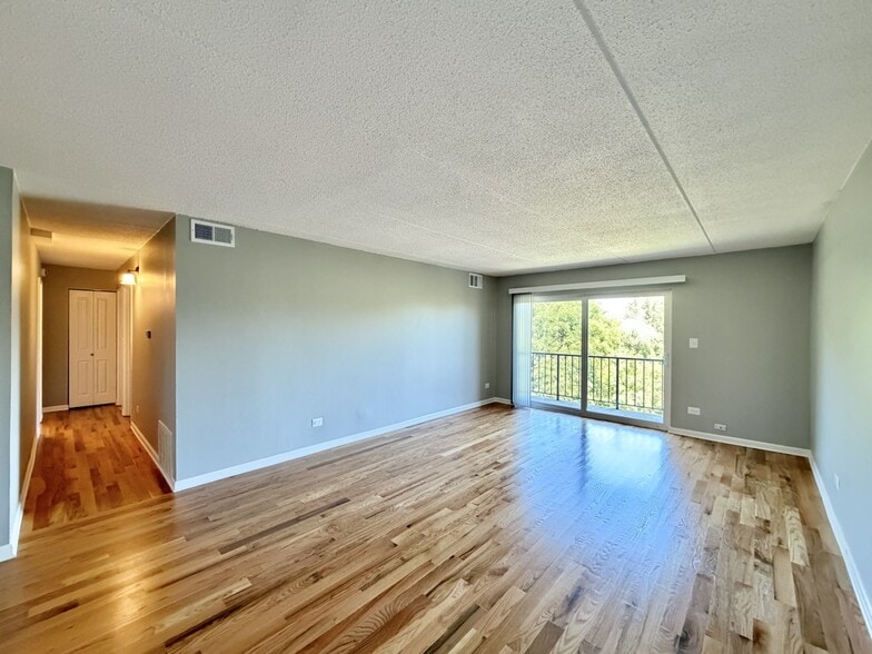 Building Photo - 525 N Quentin Rd