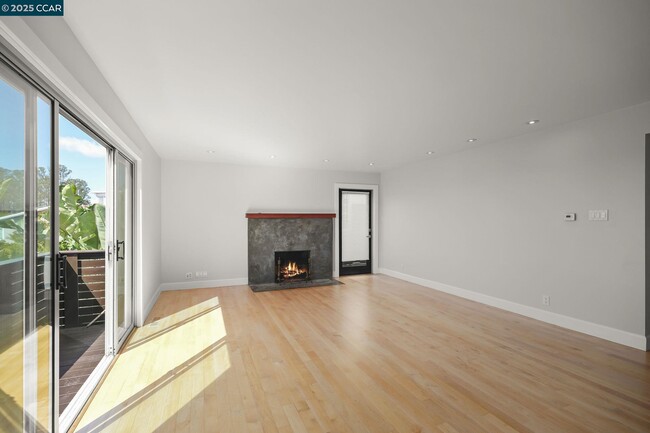 Building Photo - 32 Kenilworth Dr