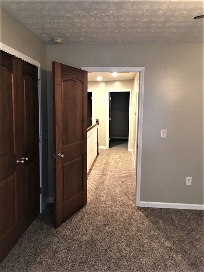 Building Photo - Immaculate Townhouse in Barboursville