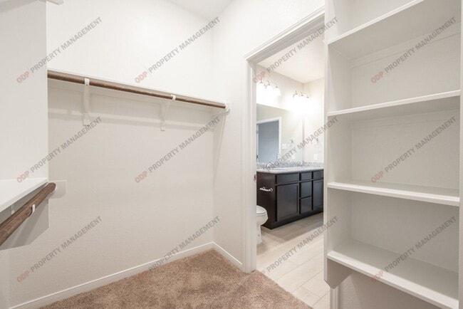 Building Photo - 1402 Shadow Hl Ln