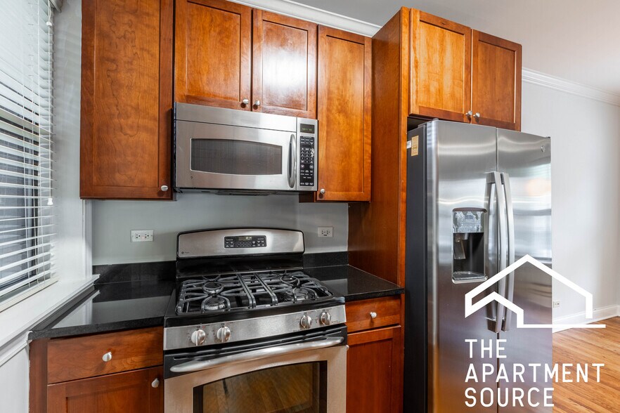 Building Photo - 736 W Addison St