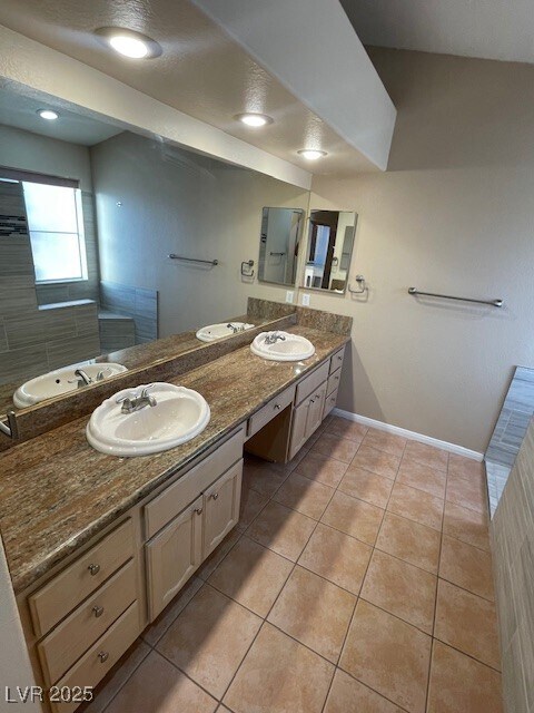 Building Photo - 9011 W Viking Rd