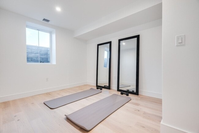 Building Photo - 15-17-17 Jewett Pl