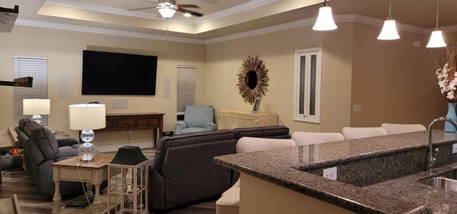 Building Photo - Lovely 3 Bedroom Home in Driftwood Estates!