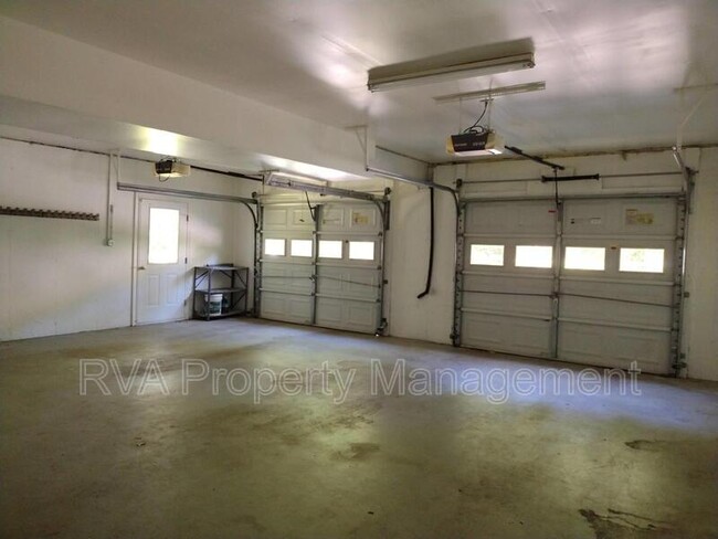 Building Photo - 5815 Meadowood Pl