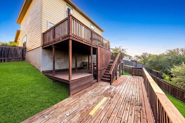 Building Photo - VIEWS VIEWS VIEWS! Ask about our rent incentives and Book your self guided tour today!