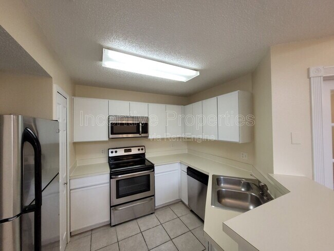 Building Photo - 575 Bloomington Ct