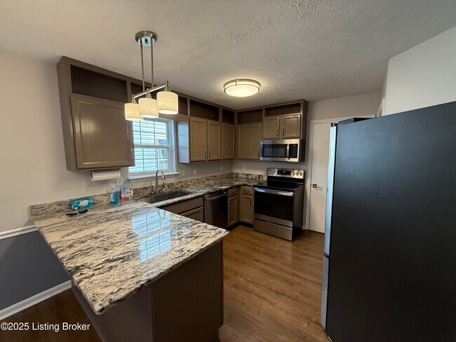 Building Photo - 10412 Pinoak View Dr
