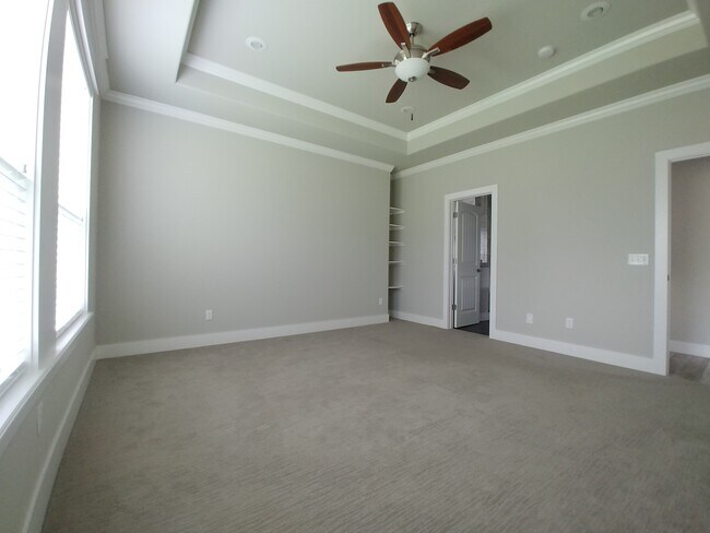 Building Photo - 5802 W Redbud St