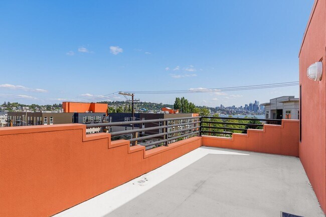 Building Photo - Wallingford one-bedroom one bath, includes...