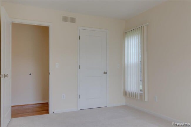 Building Photo - 45898 Grant Ct