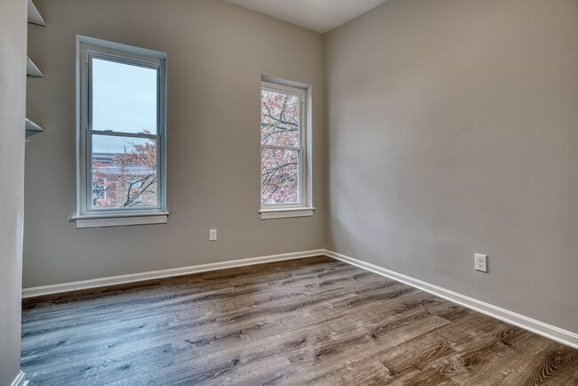 Building Photo - Woodward St