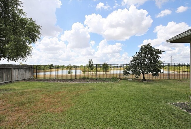 Building Photo - 10419 Pearl Dr